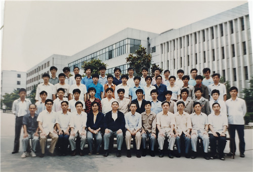 上海农学院第一期水利排灌班（一年半制）师生合影留念（1988年7月）